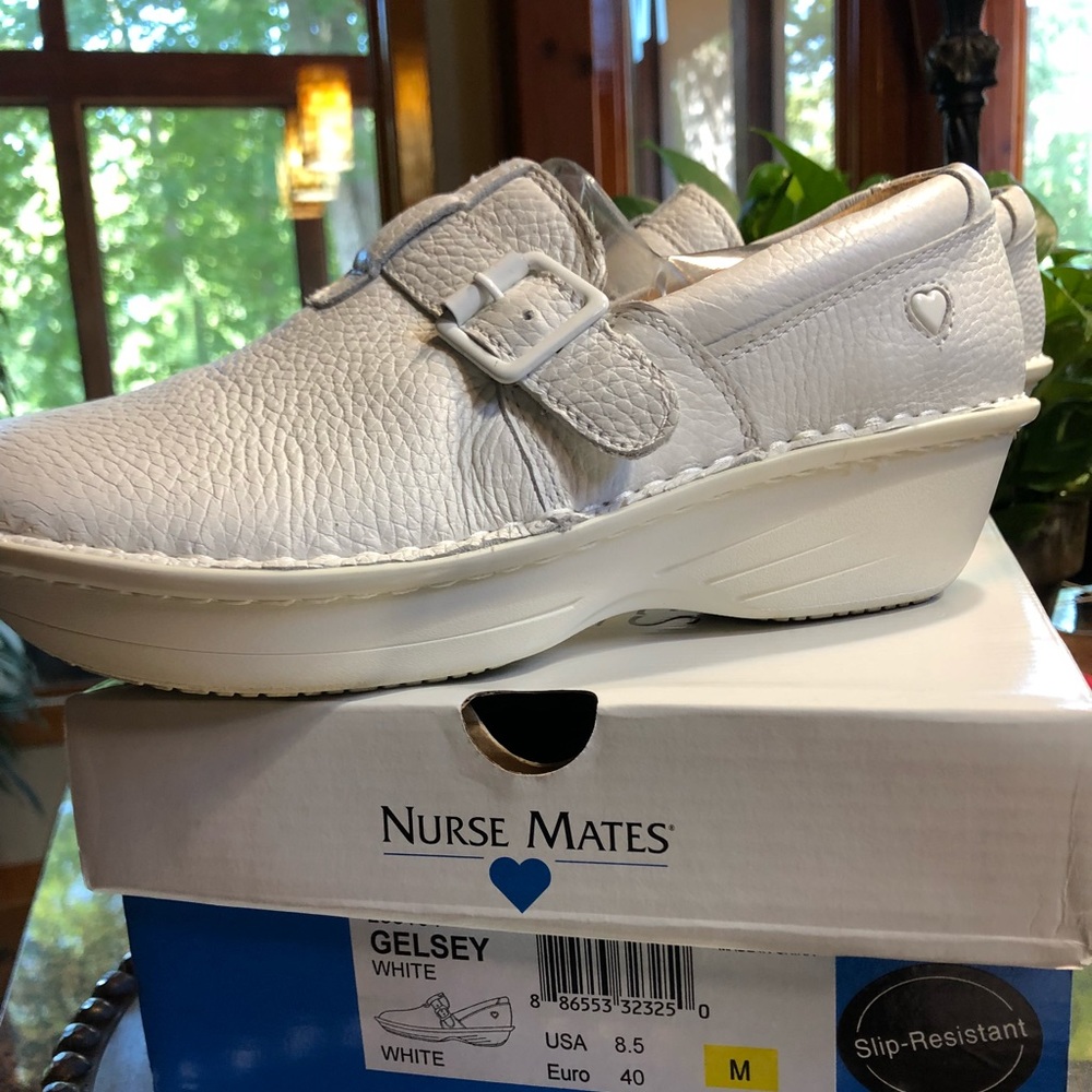 Nursing shoes